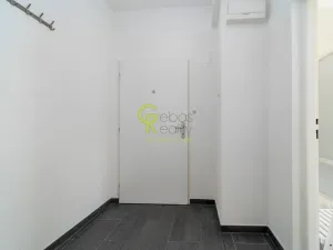 Pronájem bytu 1+kk, Praha, Jaromírova, 37 m2