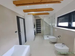 Pronájem rodinného domu, Praha - Nebušice, V uličkách, 166 m2