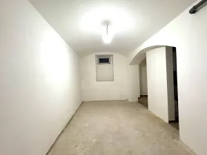 Pronájem skladu, Praha - Strašnice, Saratovská, 130 m2