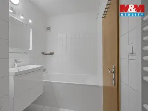 Pronájem bytu 2+kk, Pardubice - Zelené Předměstí, nábřeží Závodu míru, 48 m2