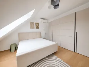 Prodej ubytování, Praha - Smíchov, Bieblova, 57 m2
