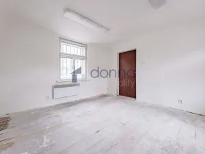 Pronájem obchodního prostoru, Praha, Semanského, 140 m2