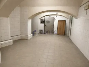 Pronájem skladu, Praha, náměstí Protifašistických bojovníků, 220 m2