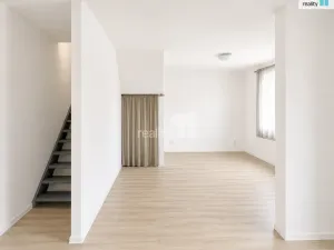 Pronájem bytu 2+kk, Praha - Hrdlořezy, Českobrodská, 64 m2