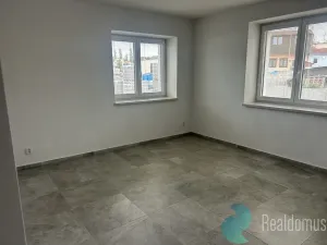 Pronájem bytu 2+kk, Trhové Sviny, Pekárenská, 41 m2