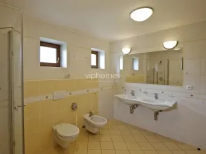 Pronájem rodinného domu, Praha - Nebušice, 253 m2