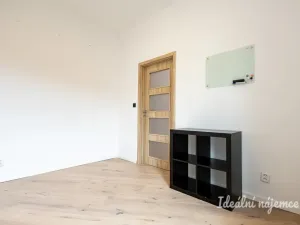 Pronájem bytu 3+kk, Praha - Vysočany, Staromlýnská, 58 m2