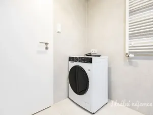 Pronájem bytu 1+kk, Praha - Vysočany, Poděbradská, 39 m2