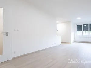 Pronájem bytu 1+kk, Praha - Vysočany, Poděbradská, 39 m2