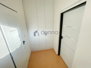 Pronájem bytu 1+kk, Praha, Kutnohorská, 34 m2
