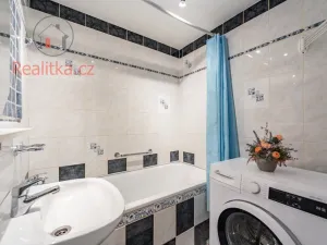 Prodej bytu 2+1, Hradec Králové - Pražské Předměstí, Hrubínova, 62 m2