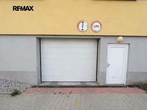 Pronájem garážového stání, Kladno, Jaroslava Holečka, 10 m2