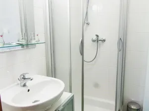Pronájem bytu 2+kk, Praha - Břevnov, Bělohorská, 60 m2