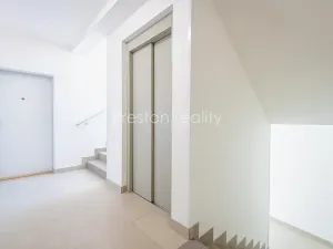 Pronájem bytu 2+kk, Ostrava, Sokolovská, 61 m2