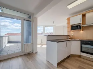 Prodej bytu 3+kk, Praha - Vysočany, Skloněná, 74 m2