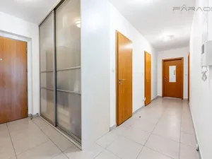Pronájem bytu 3+kk, Praha - Hloubětín, Nademlejnská, 86 m2