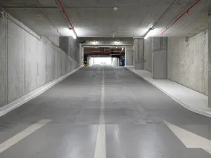 Pronájem garážového stání, Praha - Karlín, Křižíkova, 15 m2