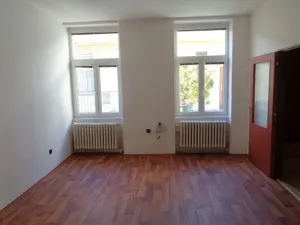 Pronájem bytu 1+kk, Praha - Smíchov, Plzeňská, 35 m2