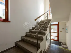 Pronájem komerční nemovitosti, Praha - Kyje, Herdovská, 75 m2
