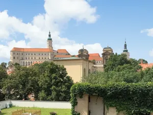 Prodej ubytování, Mikulov, Koněvova, 80 m2