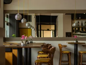 Pronájem restaurace, Pardubice, nábřeží Závodu míru, 100 m2