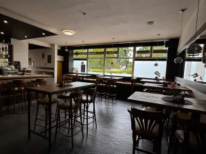 Pronájem restaurace, Pardubice, nábřeží Závodu míru, 100 m2