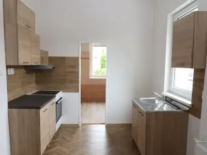 Pronájem bytu 3+1, Karlovy Vary, Šmeralova, 85 m2