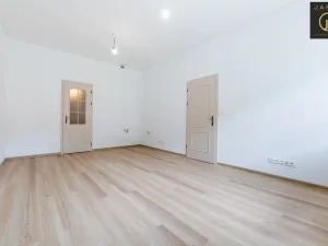 Prodej bytu 2+kk, Jáchymov, náměstí Republiky, 67 m2