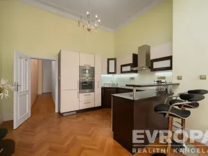 Prodej bytu 2+kk, Praha - Staré Město, Smetanovo nábřeží, 77 m2
