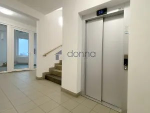 Pronájem bytu 3+kk, Praha, Pod radnicí, 75 m2