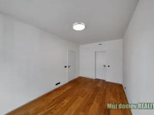Pronájem apartmánu, Praha - Smíchov, Grafická, 61 m2