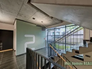 Pronájem apartmánu, Praha - Smíchov, Grafická, 61 m2