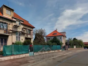 Prodej podílu 1/4 vícegeneračního domu, Praha - Hlubočepy, V násypu, 430 m2