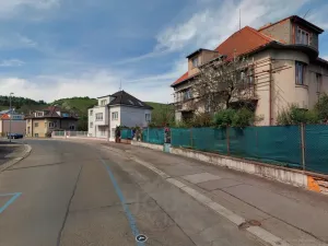 Prodej podílu 1/4 vícegeneračního domu, Praha - Hlubočepy, V násypu, 430 m2