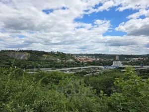 Prodej podílu 1/4 vícegeneračního domu, Praha - Hlubočepy, V násypu, 430 m2