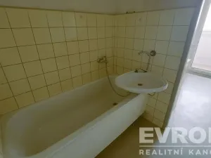 Pronájem bytu 3+1, Praha - Strašnice, Křenická, 65 m2