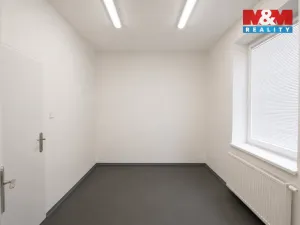 Pronájem obchodního prostoru, Pardubice - Zelené Předměstí, 17. listopadu, 82 m2