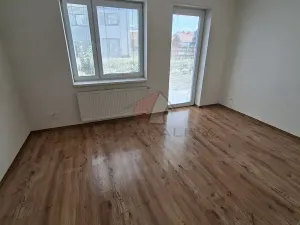 Pronájem bytu 2+kk, Velký Osek, U hřiště, 66 m2