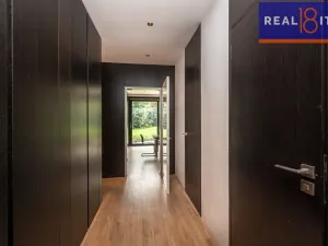 Pronájem kanceláře, Praha, U Hadovky, 400 m2