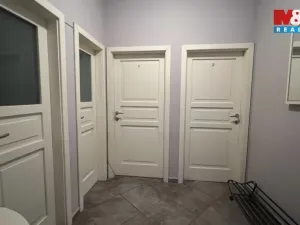Pronájem ubytování, Veselí nad Lužnicí - Veselí nad Lužnicí I, náměstí T. G. Masaryka, 170 m2