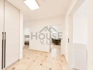 Prodej bytu 3+kk, Břežany II, 64 m2