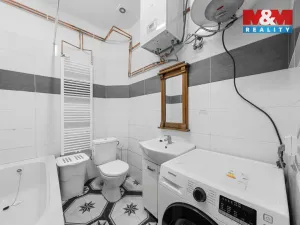 Prodej obchodního prostoru, Benešov nad Ploučnicí, náměstí Míru, 900 m2