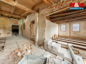 Prodej obchodního prostoru, Benešov nad Ploučnicí, náměstí Míru, 900 m2