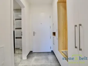 Pronájem bytu 1+kk, Praha - Malešice, Azzoniho, 36 m2