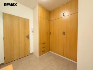 Pronájem bytu 1+kk, Praha - Záběhlice, Podle náhonu, 41 m2
