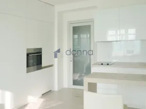 Pronájem bytu 1+kk, Praha, Strančická, 29 m2