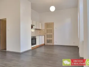 Pronájem bytu 1+kk, Praha - Karlín, Sokolovská, 37 m2