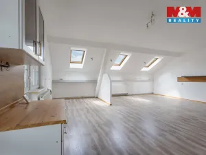 Pronájem bytu 3+kk, Nový Bor, Tržní náměstí, 92 m2