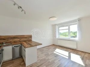 Pronájem bytu 2+kk, Praha - Uhříněves, Oty Bubeníčka, 47 m2