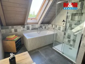 Prodej rodinného domu, Knovíz, 214 m2